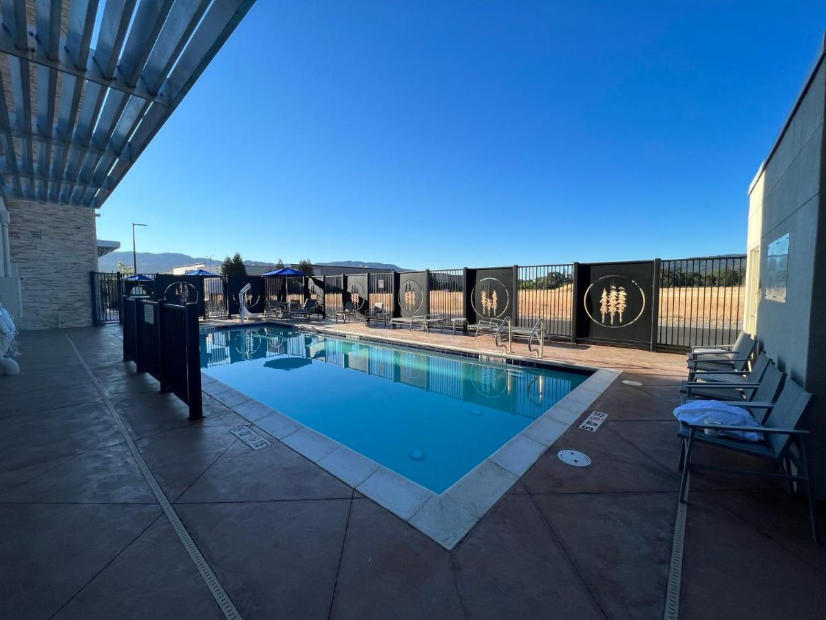 Holiday Inn Express & Suites - Ukiah By Ihg 外观 照片